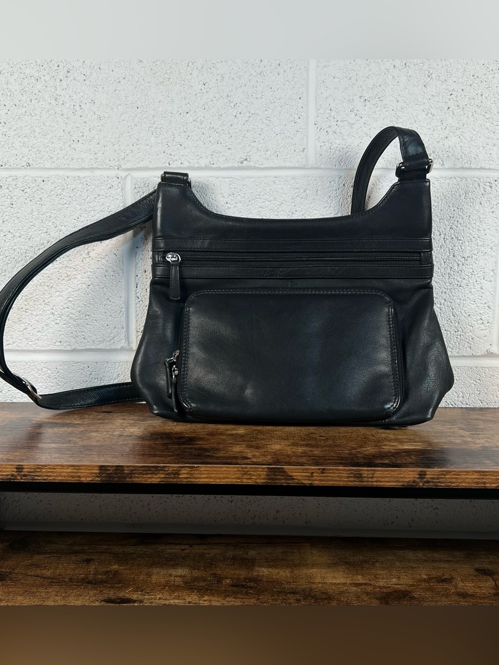 ili New York Leather Bag Purse Black Crossbody Hobo Front Pocket